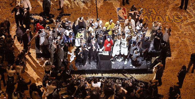 NBA编年史(2002-03):姚明来了! <a href=/look/lanqiuzhibo/spurs/ target=_blank class=infotextkey>马刺</a>复仇<a href=/look/lanqiuzhibo/lakers/ target=_blank class=infotextkey>湖人</a>